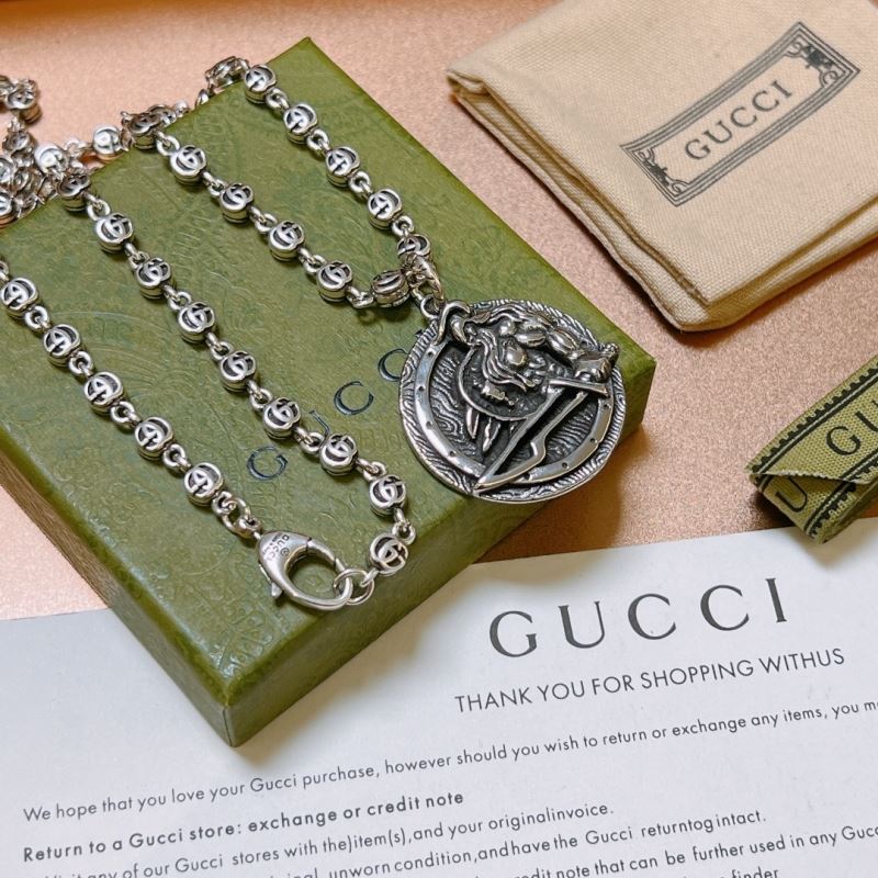 G*u*i necklaces